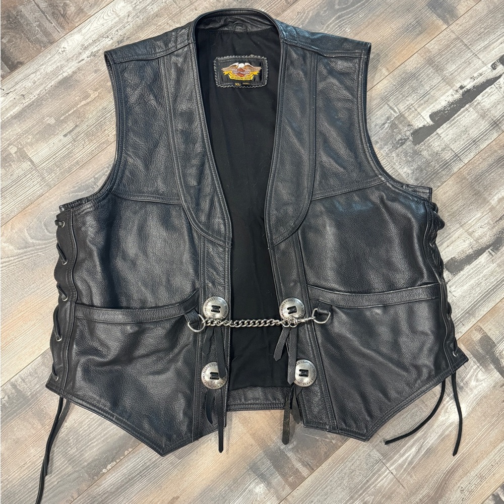 XL Harley-Davidson black leather vest w/chain closures & adjustable side lacing